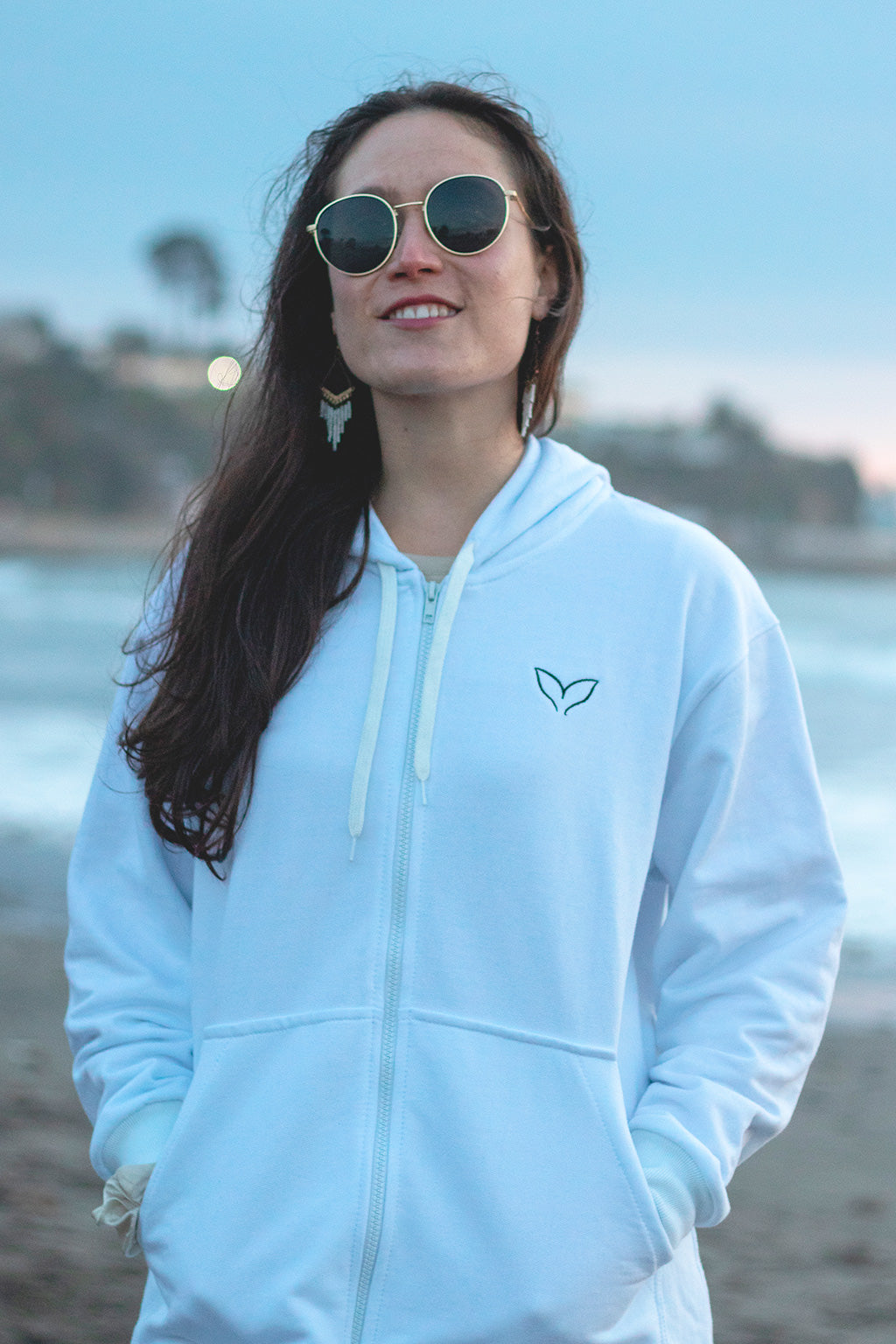 Hoodie "She sparkles like sunshine"🏄🏽‍♀️ Blanco