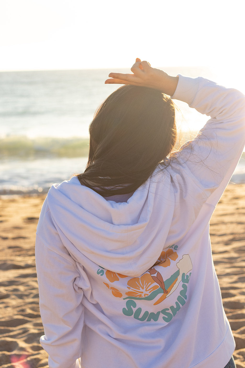 Hoodie "She sparkles like sunshine"🏄🏽‍♀️ Blanco